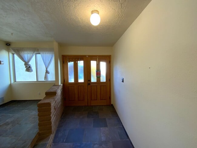 Building Photo - 4 Bedroom Single Story Home Available Near Tramway Blvd NE & Copper Ave NE!