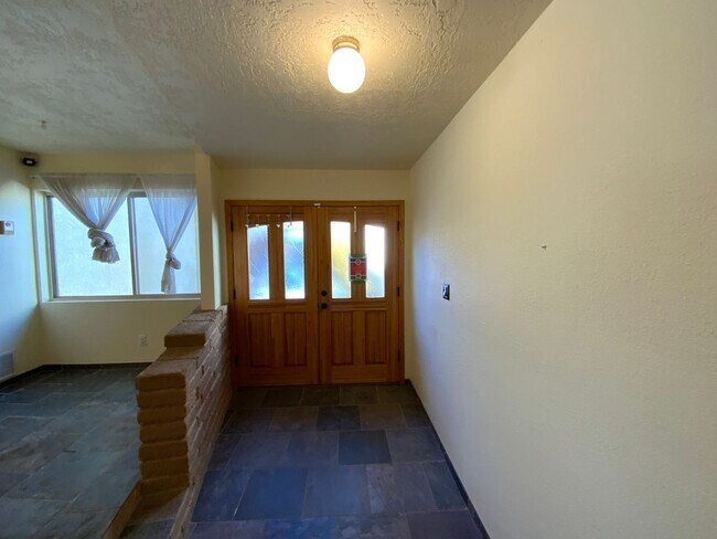 Foto del edificio - 4 Bedroom Single Story Home Available Near Tramway Blvd NE & Copper Ave NE!