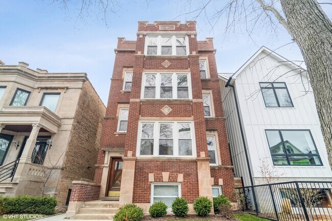Building Photo - 3522 N Leavitt St