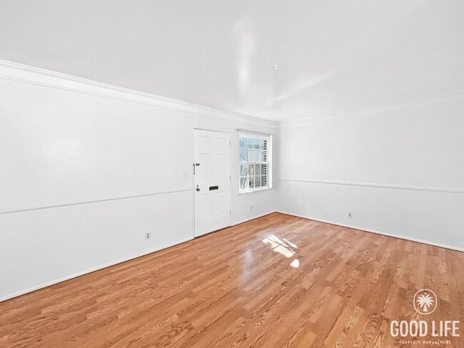 Building Photo - Adorable 2 bedroom, 1 bathroom condo locat...