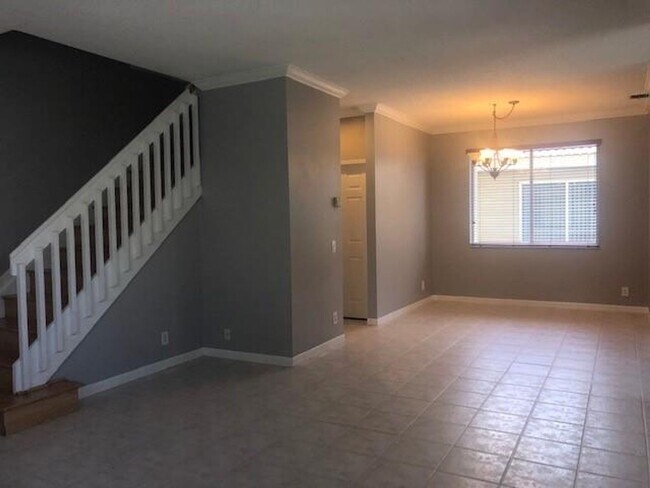 Building Photo - 4319 Greenbriar Ln