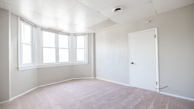 Building Photo - 1500 Fallowfield Ave