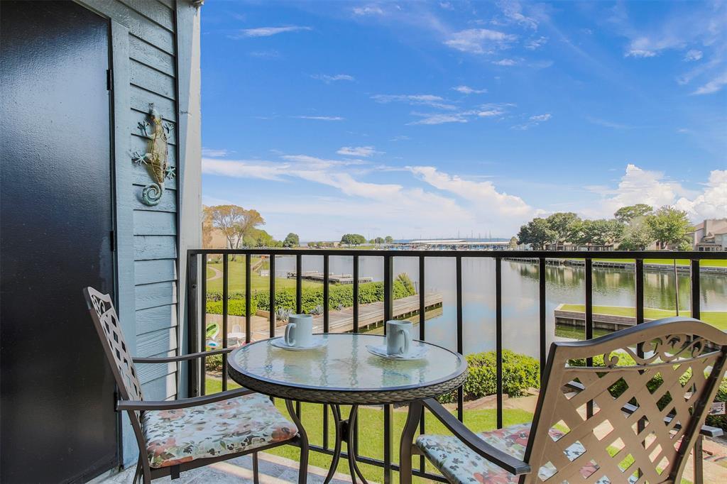 Foto principal - 12500 Melville Dr