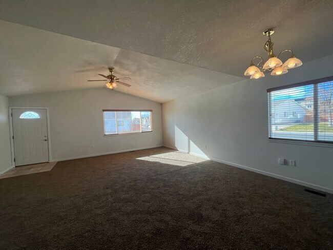 Building Photo - Wonderful Ranch Style Home