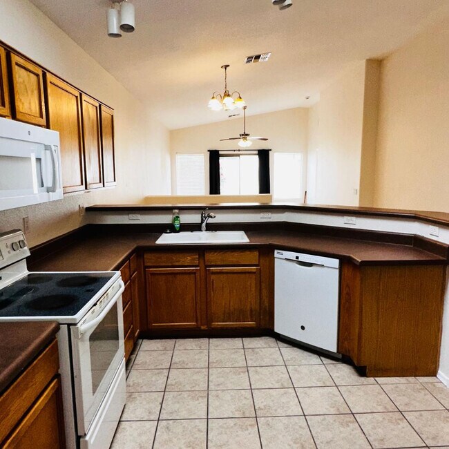 Foto del edificio - 949 S Racine Ln