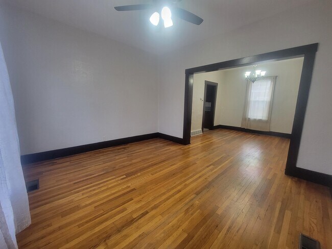Building Photo - 1301 Phillips St