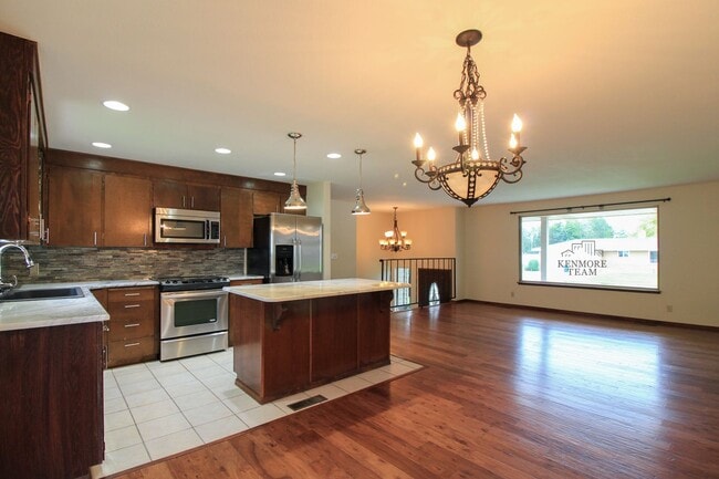 Building Photo - 4 Bedroom, 2 Bath Home in Pasco