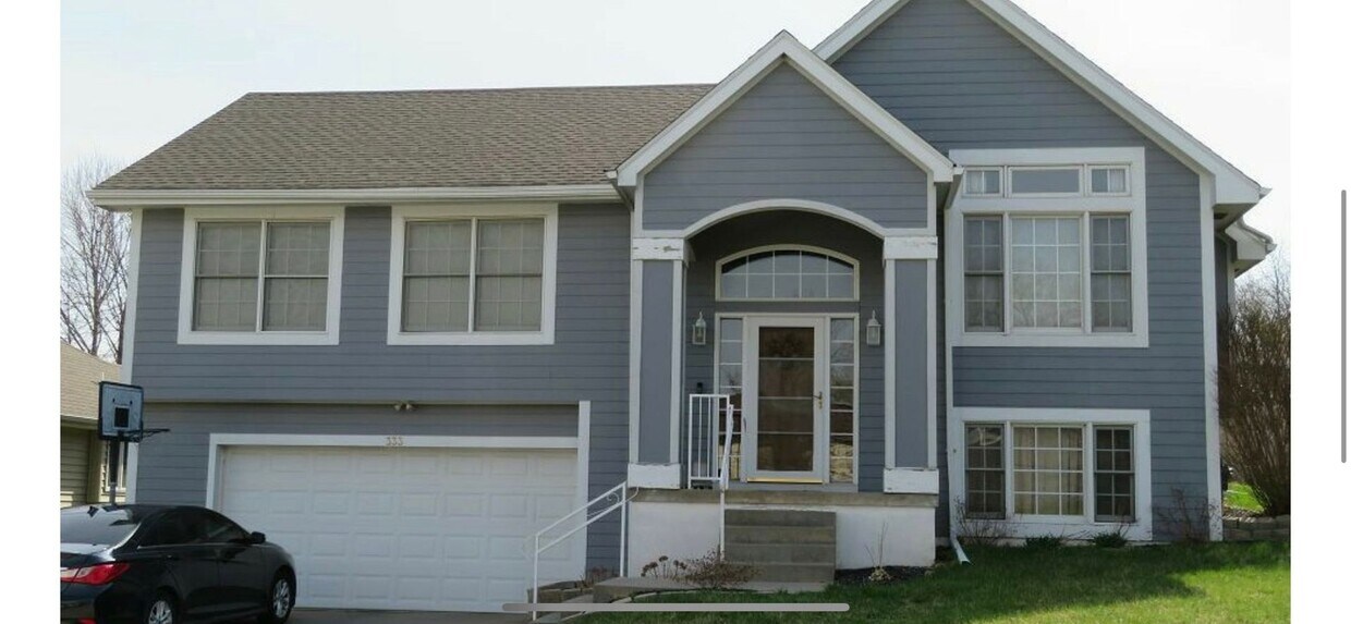 Foto principal - **AVAILABLE NOW**Dream Home in the Lewis C...