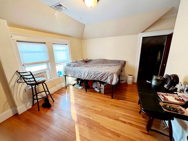 Building Photo - 235 Commonwealth Ave