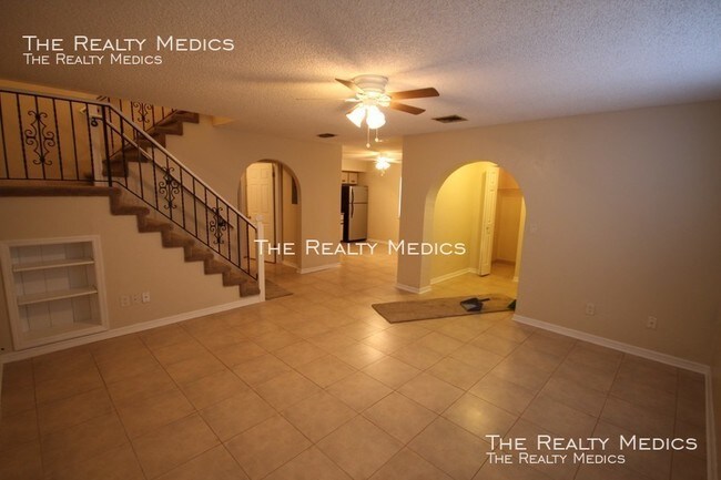 Foto del edificio - 2084 Oak Meadow Cir