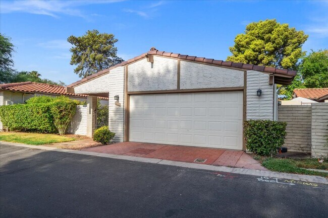 Building Photo - Modern Living - Spanish Oaks, Single Story...