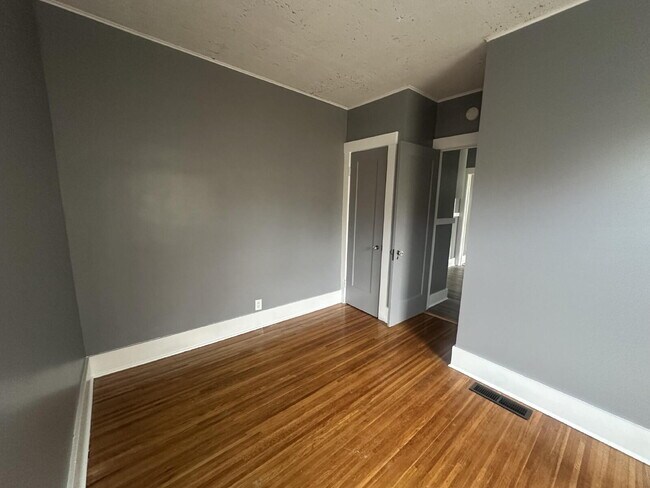 Building Photo - Beautiful two-bedroom home located in Roch...