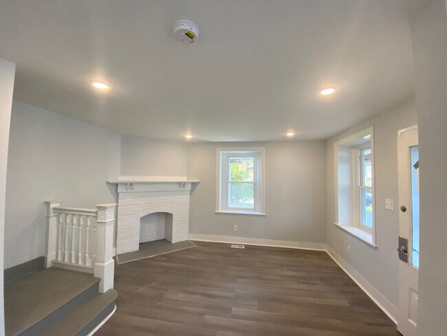Building Photo - 320 Pembroke Rd
