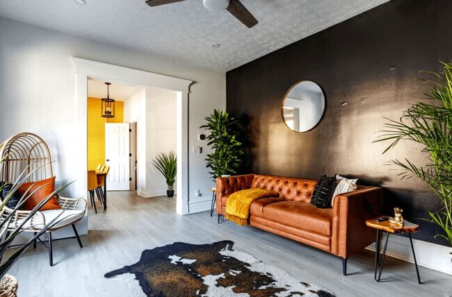 Building Photo - 313 W 4th Ave