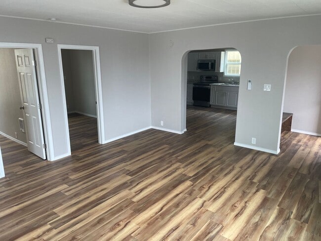 Building Photo - Adorable Newly Remodeled Rancher in Reardan