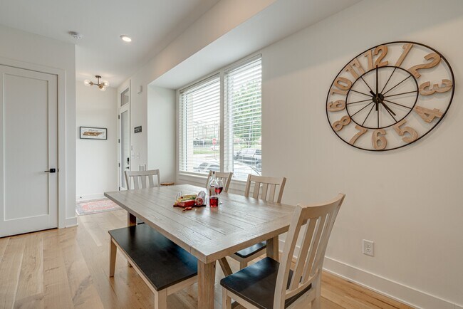 Foto del edificio - 98 N 8th St