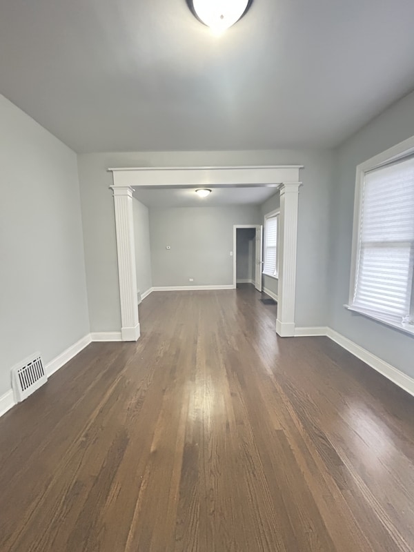 Building Photo - 1852 W 58th St