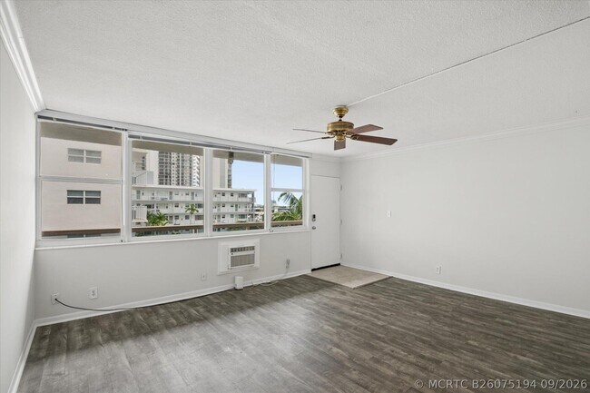 Foto del edificio - 101 N Birch Rd