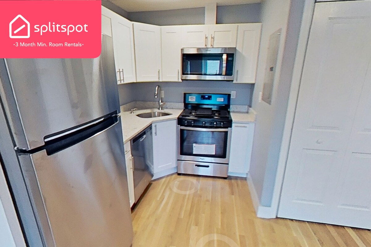 Private room in 4 bedroom Somerville Apart... Room for Rent in