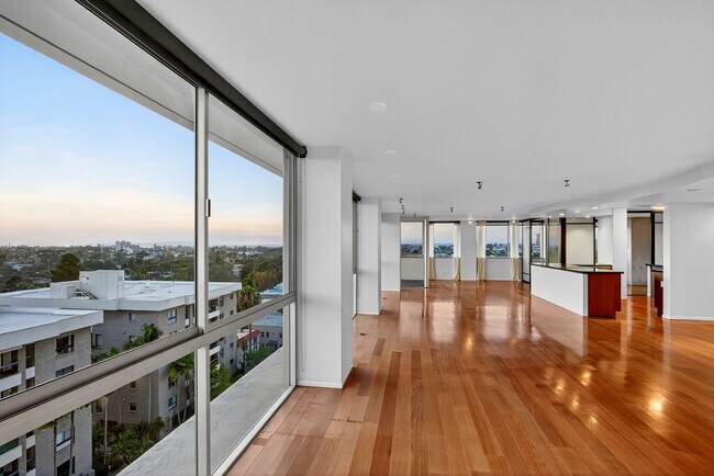 Foto del edificio - Sophisticated 9th Floor Condo with Stunnin...