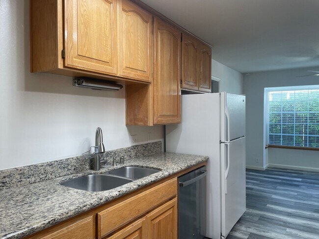 Building Photo - Large Cupertino Home