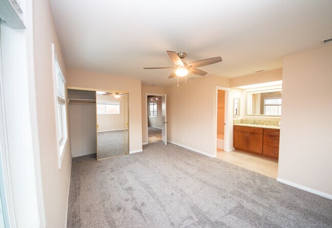 Large master suite with two closets - 4583 Cheshire St
