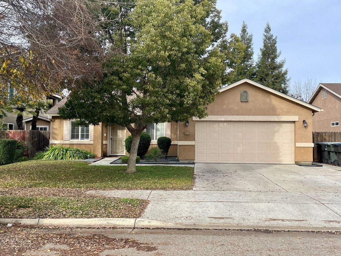 3 br, 2 bath House 4818 W Elkhorn Ave House Rental in Visalia, CA