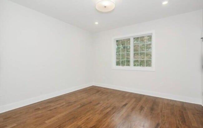 Photo - 142 Maple Ave Apartment