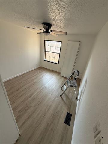 Foto del edificio - 4710 Llano St