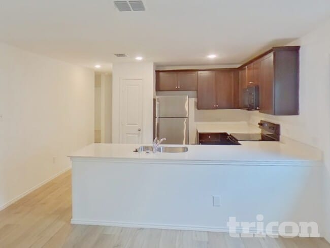 Building Photo - 617 Dashwood Dr