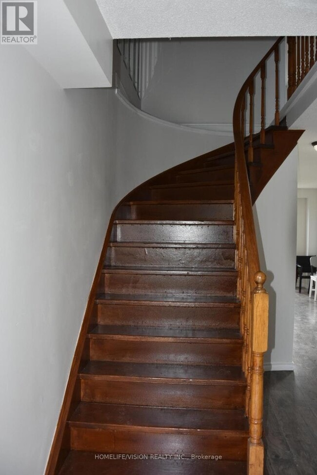 Building Photo - 307 Bristol Crescent