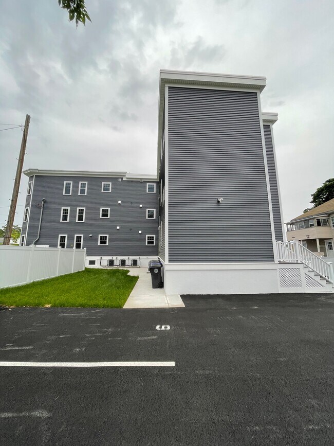 Building Photo - 50 Woodlawn Ave