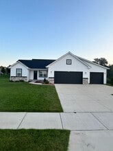 Building Photo - 3837 Delia Dr