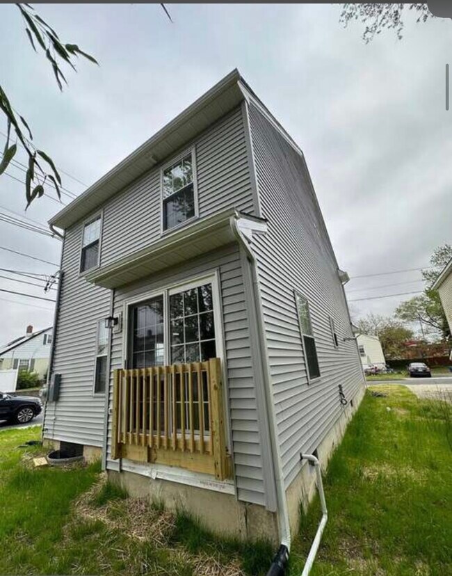 Foto del edificio - 300 Saunders Ave
