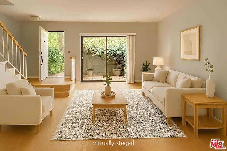 Foto principal - 15061 Sherman Way