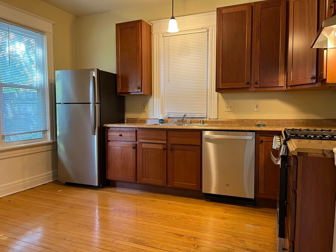 Primary Photo - 2139 S Aldrich St