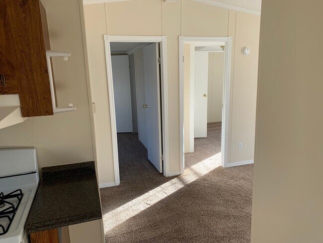 Foto del edificio - *3 Bedroom 2 Bath* .. $1300/month.... 26 J...