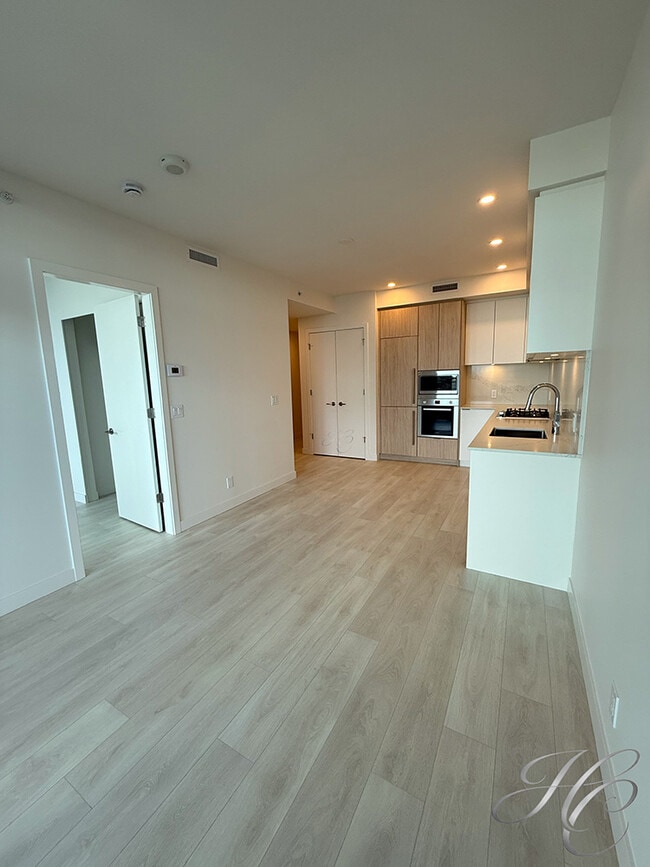 Building Photo - 537 Cottonwood Av