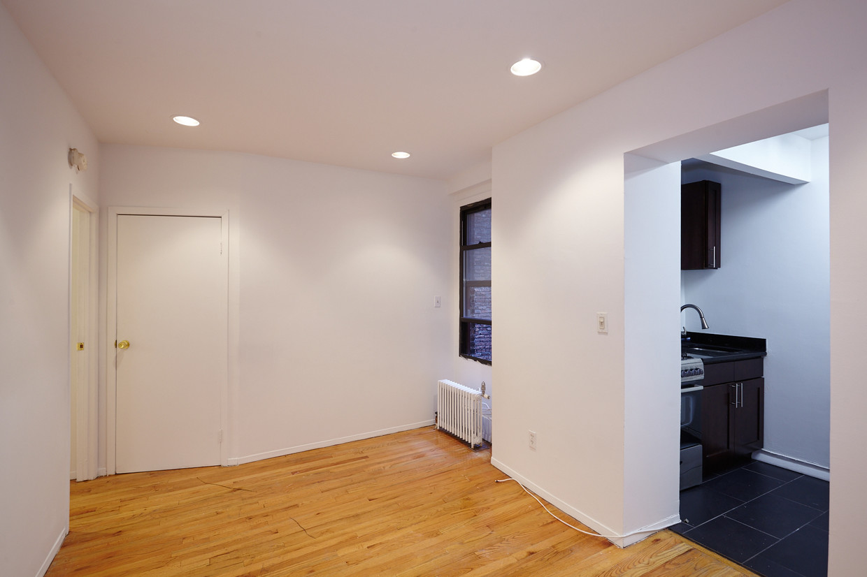 Foto principal - 85 E 4th St