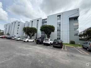 Building Photo - 750 NW 43rd Ave