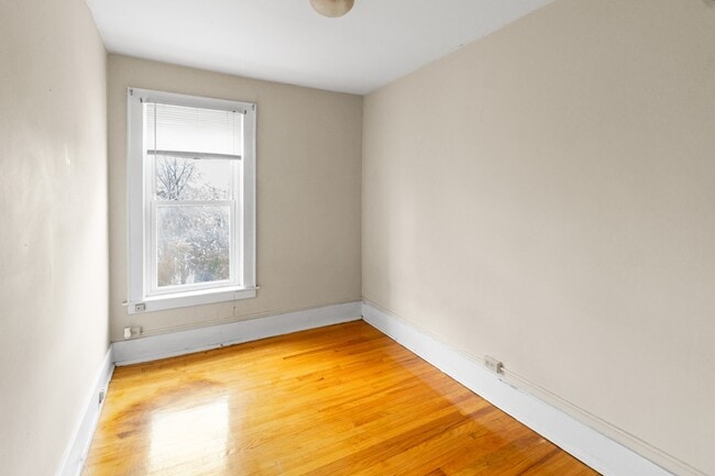 Photo - 1107 E Genesee St Apartment