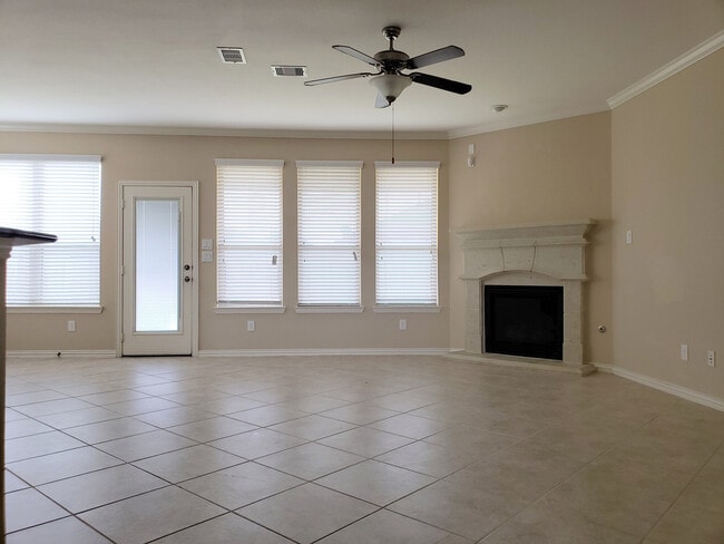 Foto del edificio - 8818 Cornina Dr