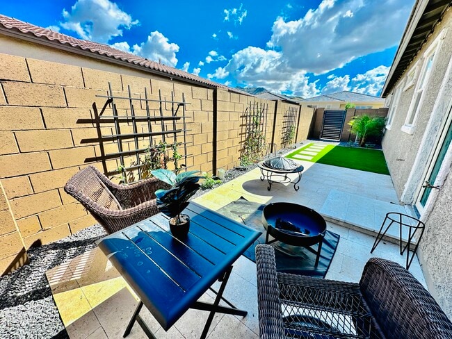 Building Photo - 4013 W Buist Ave