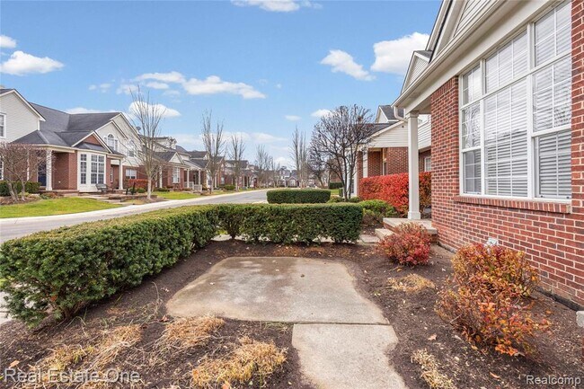 Foto del edificio - 23102 Alexa Dr