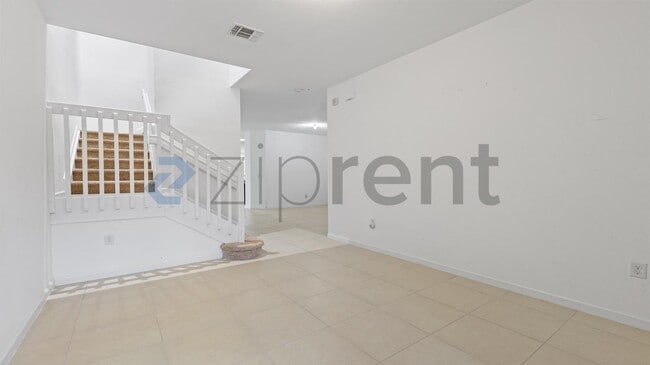 Building Photo - Unit