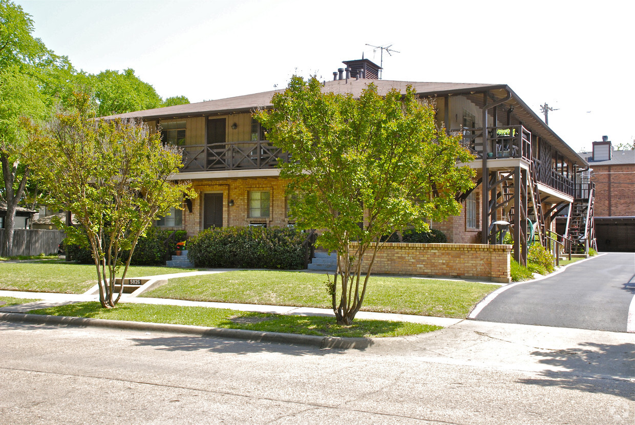 Building Photo - Cedar Lodge Apartments