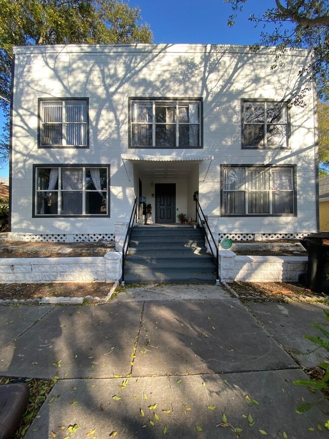 Building Photo - 715 8th St N