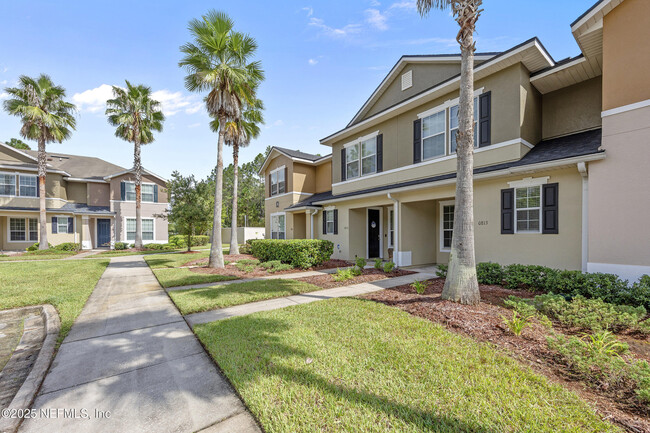 Foto del edificio - 625 Oakleaf Plantation Pkwy