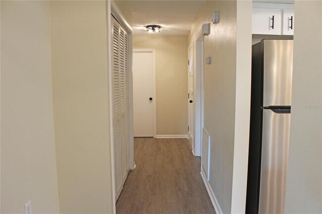 Foto del edificio - 608 Lark Dr