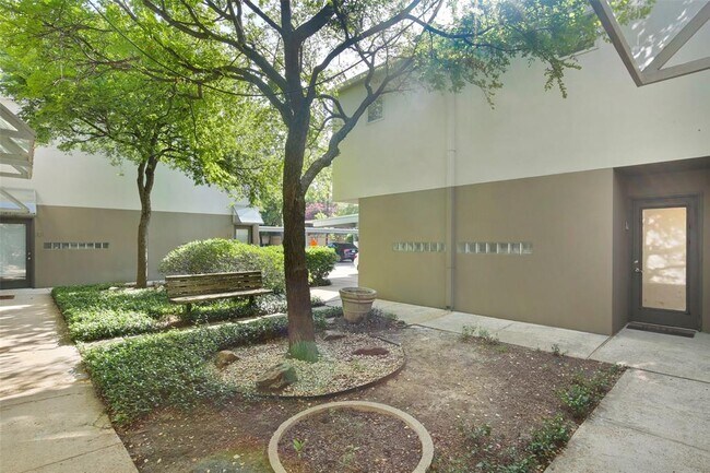 Building Photo - 4242 Buena Vista St
